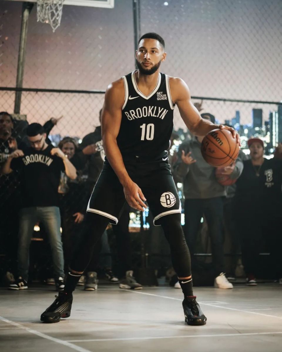 洛杉矶快船冲刺阶段更衣室发声Ming在篮网比赛中伤愈复出，转会期马赛调整名单以备意甲看傻球迷的简单介绍